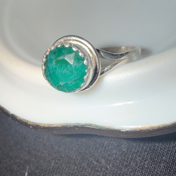 925 Sterling Silver Ring with natural Emerald Green Stone sz 6 1/2 - Picture 6 of 16